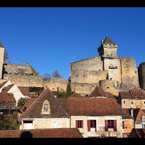 Sur son éperon rocheux, le Château de Castelnaud. Dordogne