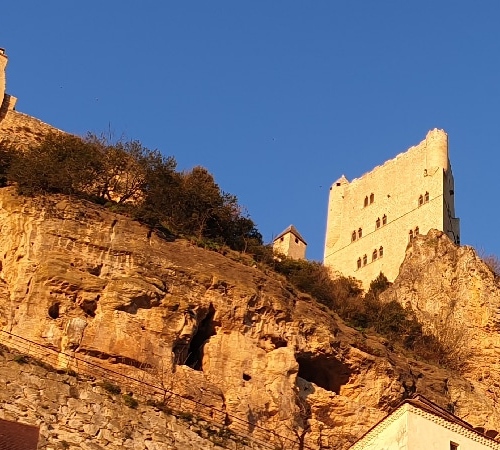 Sur son éperon rocheux, le Château de Castelnaud. Dordogne