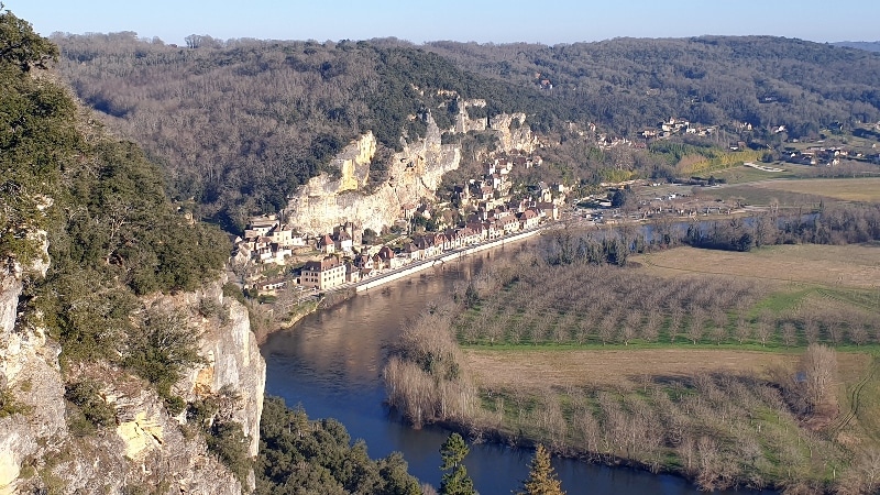 Au bout de la propriété, vue sur la Roque-Gageac. Dordogne