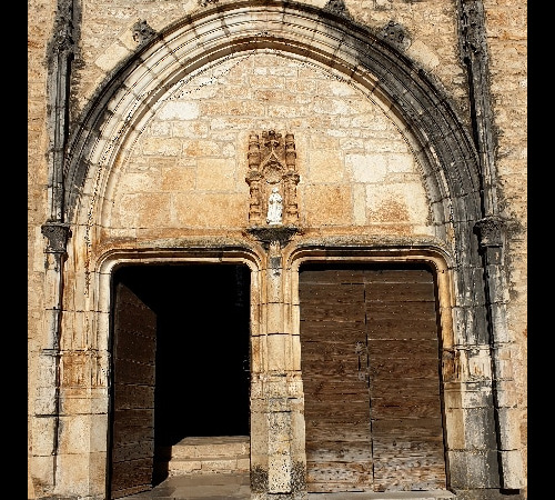 Saint-Cirq-Lapopie, l'église fortifiée. Lot