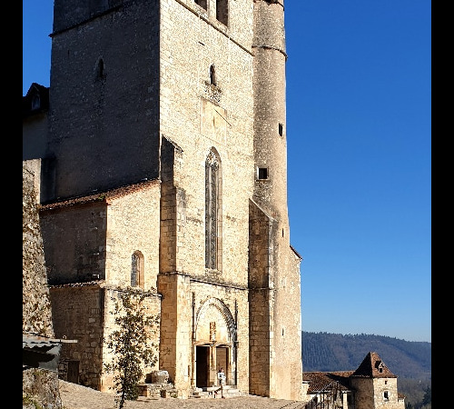 Saint-Cirq-Lapopie, l'église fortifiée. Lot