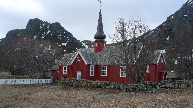 Petite église typiquement scandinave. îles Lofoten
