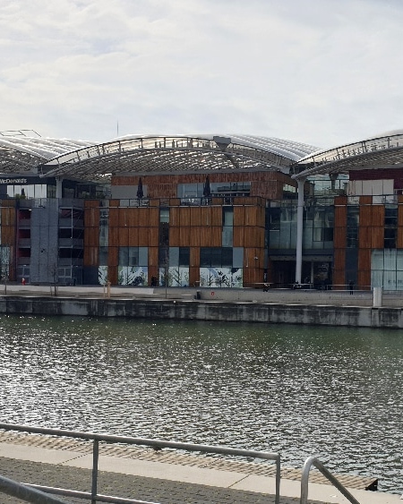 Le pôle de loisirs et de commerces. Lyon