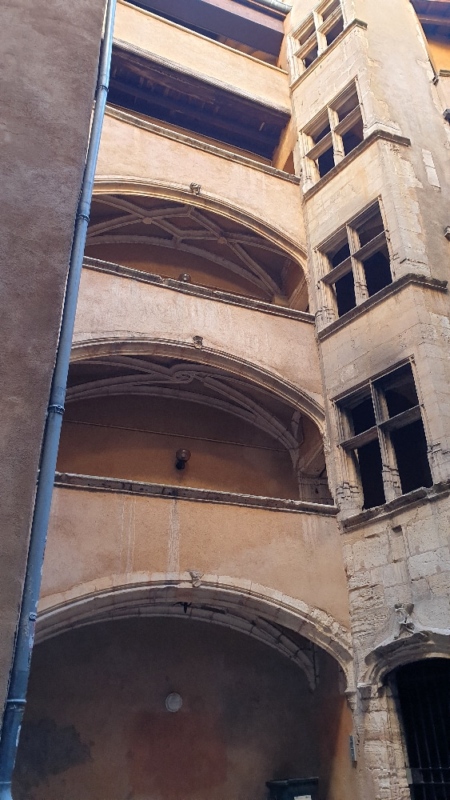 Traboule dans le vieux Lyon. Lyon