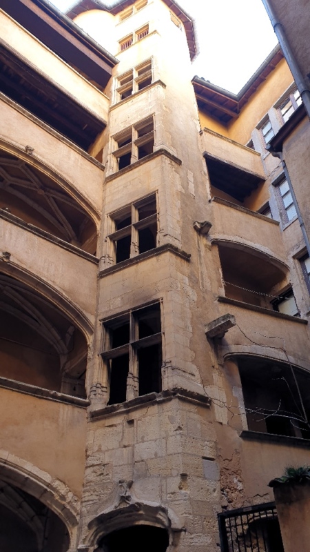 Traboule dans le vieux Lyon. Lyon