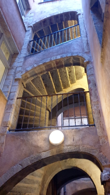 Traboule dans le vieux Lyon. Lyon