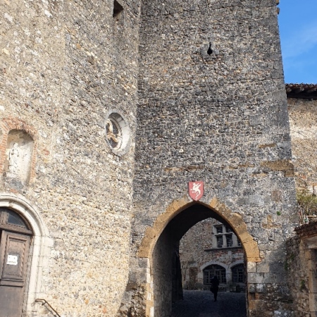 Entrée de la citadelle médiévale. Pérouges