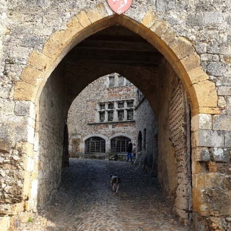 Entrée de la citadelle médiévale. Pérouges
