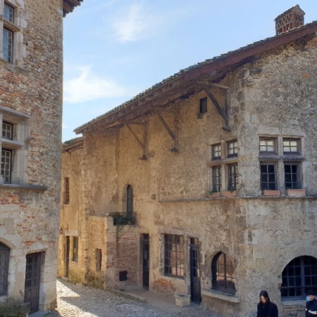 Le style renaissance est bien présent dans la plupart des bâtiments. Pérouges