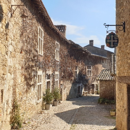 Le style renaissance est bien présent dans la plupart des bâtiments. Pérouges