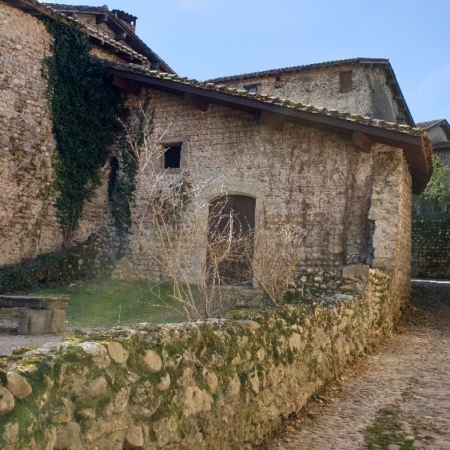 Le style renaissance est bien présent dans la plupart des bâtiments. Pérouges