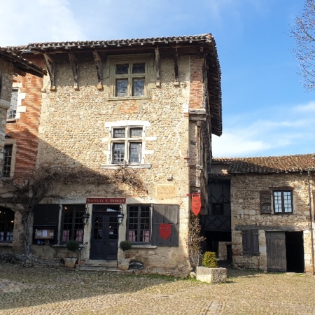 La Place du tilleul. Pérouges