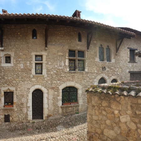 Somptueuses demeures de la renaissance. Pérouges