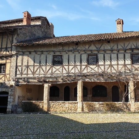 La Place du tilleul. Pérouges
