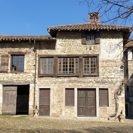 La Place du tilleul. Pérouges