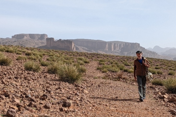 De notre camp, nous montons sur un plateau. Djebel Saghro