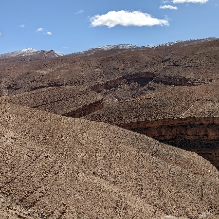 Nous sommes au-dessus de 2 000 m d'altitude. Plateau désertique. Boumalne Dadès