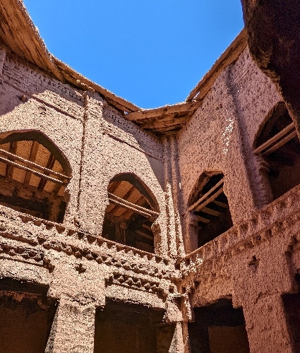 Cour intérieure au Ksar de Tamnougalt Vallée du Drâa