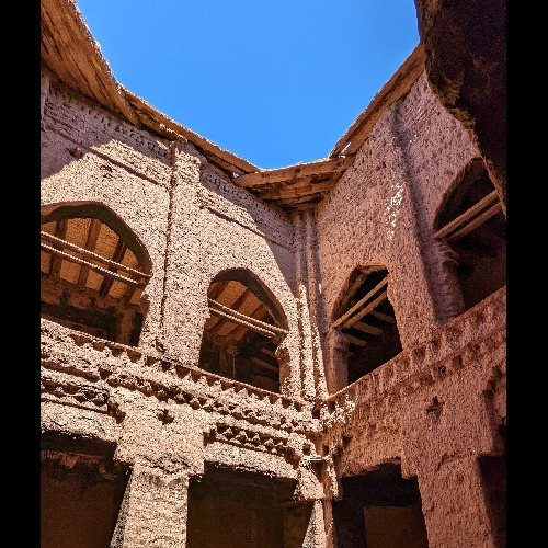 Cour intérieure au Ksar de Tamnougalt Vallée du Drâa