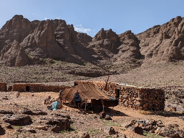 Un camp de nomades sur le plateau. Djebel Saghro