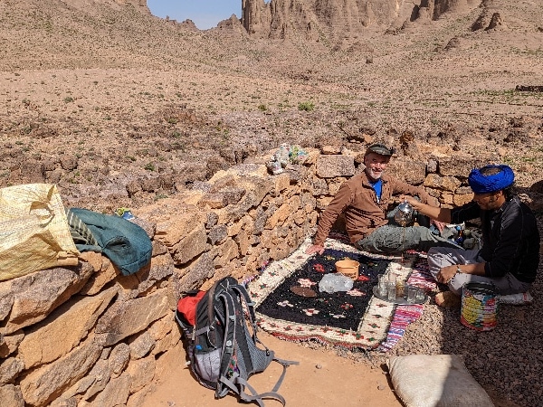 Nous prenons un thé. Djebel Saghro