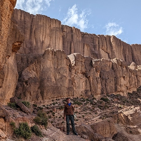 Nous longeons cette falaise en direction du col. Djebel Saghro