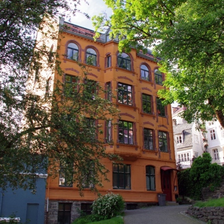 Balade dans la ville, une jolie bâtisse. Bergen