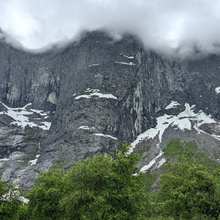 Les falaises perdues dans les nuages ... Andalnes