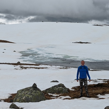 La montagne enneigée entre Aurlands et Laerdals. Norvège