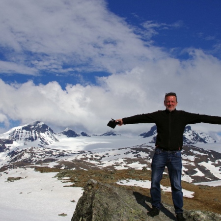 La montagne enneigée entre Aurlands et Laerdals. Norvège