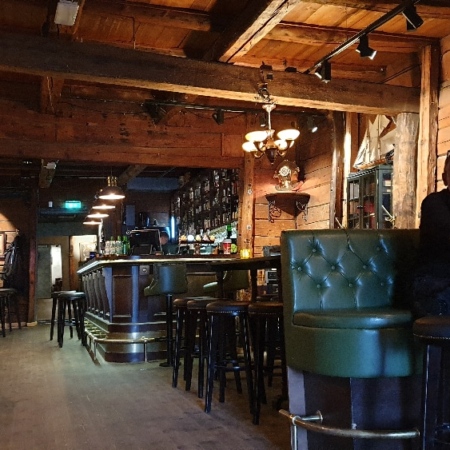 Bar de Bryggen. Mais où sont passés les touristes ! Bergen