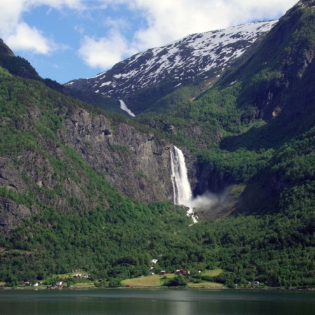 Une des très nombreuses cascades. Norvège
