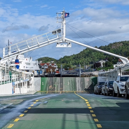 Le ferry au départ de Salovagen. Solavagen