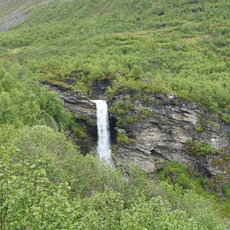 Superbe cascade sur les hauteurs de Geiranger. La Storsæterfossen Geiranger