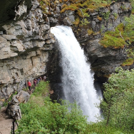 Superbe cascade sur les hauteurs de Geiranger. La Storsæterfossen Geiranger