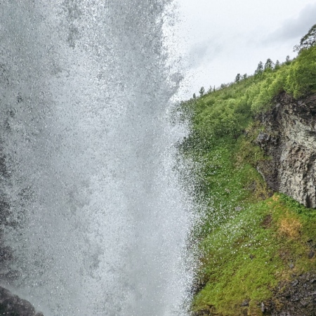 Superbe cascade sur les hauteurs de Geiranger. La Storsæterfossen Geiranger