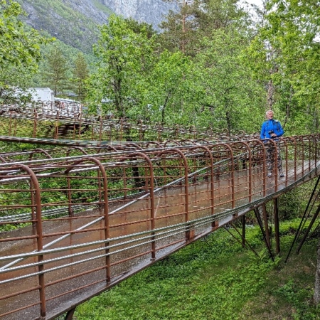 Parcours bien aménagé autour de la cascade de Gudbrandsjuvet. Gudbrandsjuvet