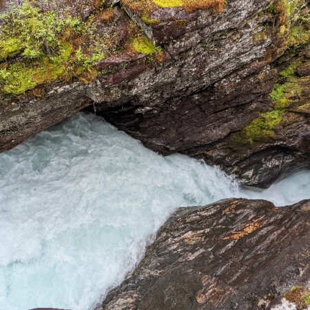 Parcours bien aménagé autour de la cascade de Gudbrandsjuvet. Gudbrandsjuvet
