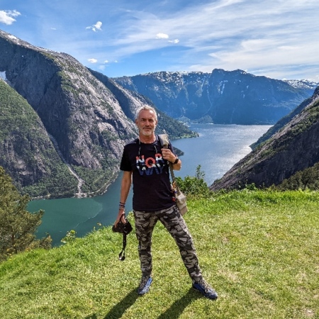 Au niveau de la ferme Kjeåsen, le fjord avec Eidfjord sur la gauche. Kjeasen