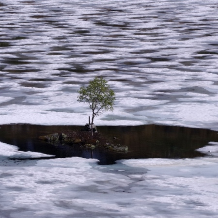 Le lac de Nystolsvatnet pris dans les glaces. Nystolsvatnet
