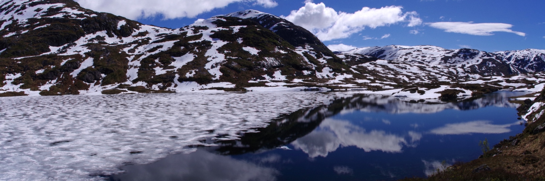 Le lac de Nystolsvatnet pris dans les glaces. Nystolsvatnet
