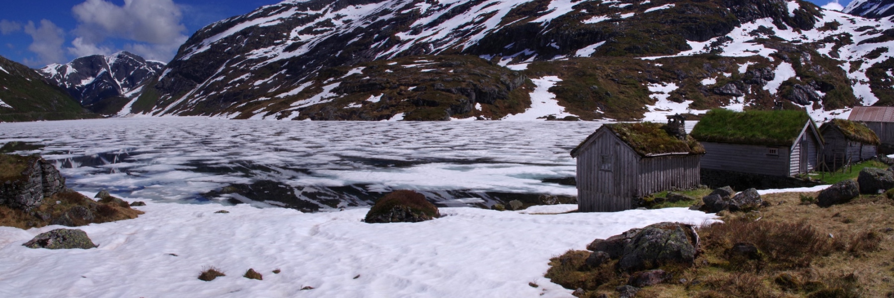 Le lac de Nystolsvatnet pris dans les glaces. Nystolsvatnet
