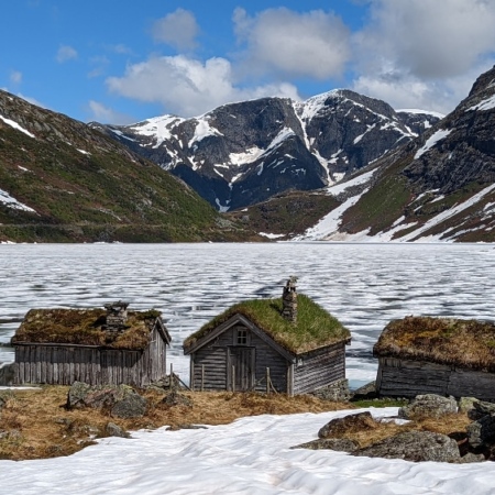 Le lac de Nystolsvatnet pris dans les glaces. Nystolsvatnet