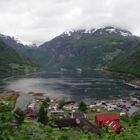 Le port de Geiranger, le navire de croisière parti. Ferry Hellesylt Geiranger