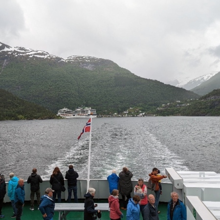 Nous quittons Hellesylt. Ferry Hellesylt Geiranger