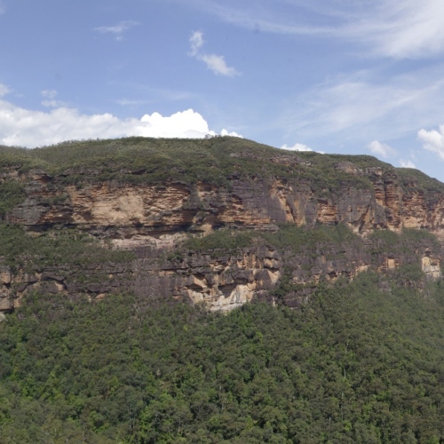 Sentiers au travers de la falaise avec de magnifiques points de vue. Blue Mountains