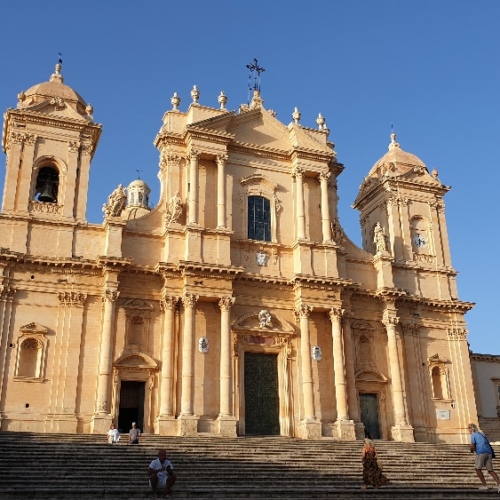 L'église de Santa Chiara. Italie, Noto.