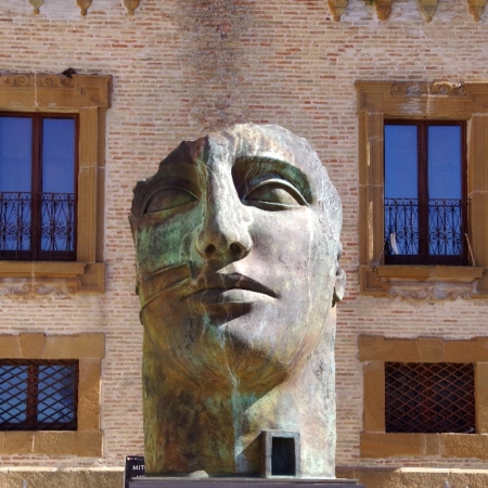 Sculpture d'Igor Mitoraj. Italie, Piazza Armerina.