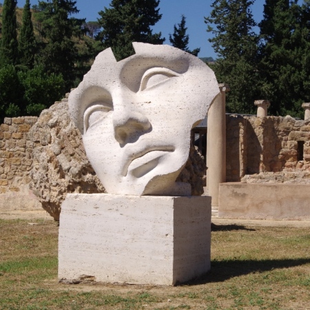 Sculpture d'Igor Mitoraj. Italie, Piazza Armerina.