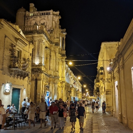 Soirée à Noto. Italie, Noto.